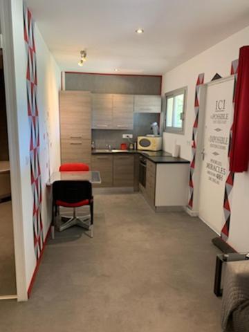 Grand Studio Avec Terrasse Apartman Vauvert Kültér fotó