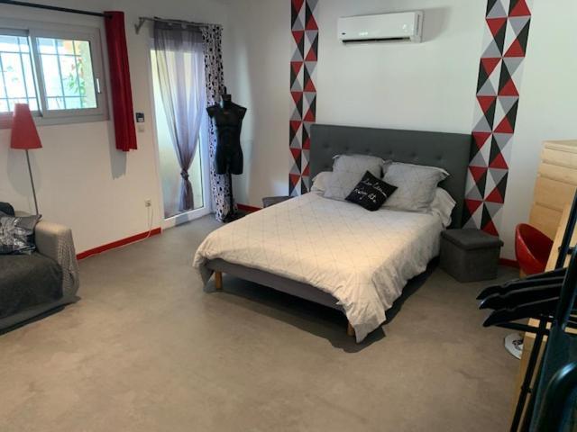 Grand Studio Avec Terrasse Apartman Vauvert Kültér fotó